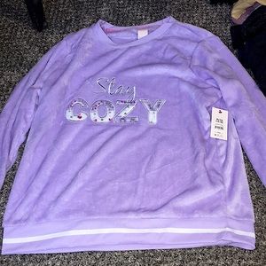This is a soft and warm sweatshirt